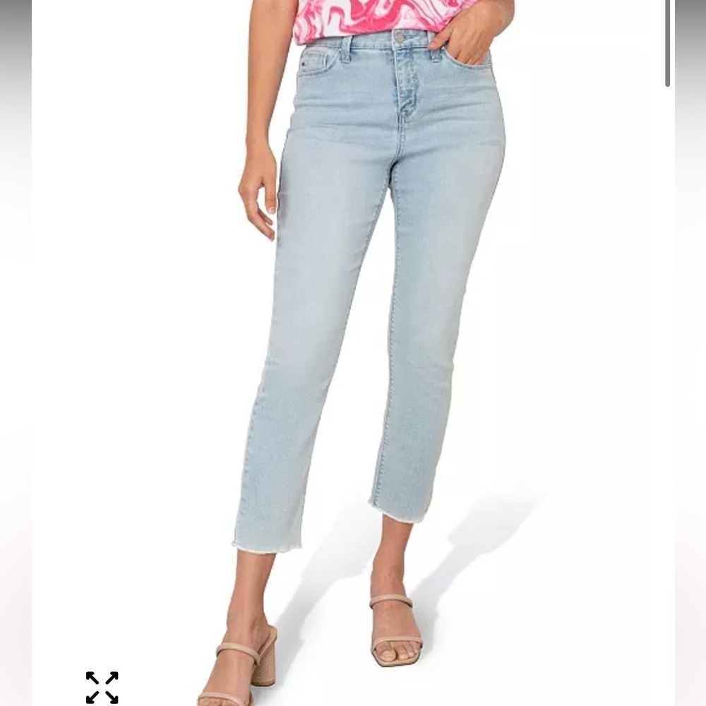 NWT Laurie Felt Daisy Denim Crop Easy Skinny in Light Wash Size 2 - Picture 3 of 8